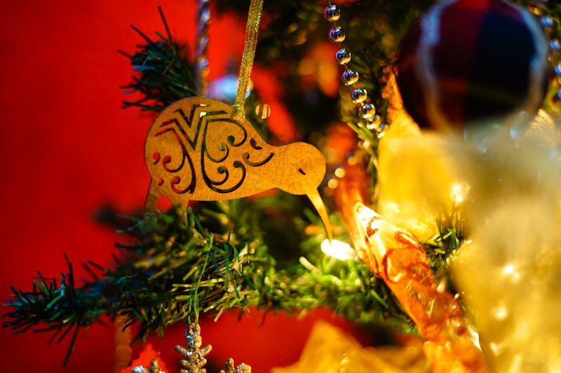 Weihnachten in Neuseeland - Kiwi-Vogel aus Holz auf einem Weihnachtsbaum - ©Alessio Russo - stock.adobe.com