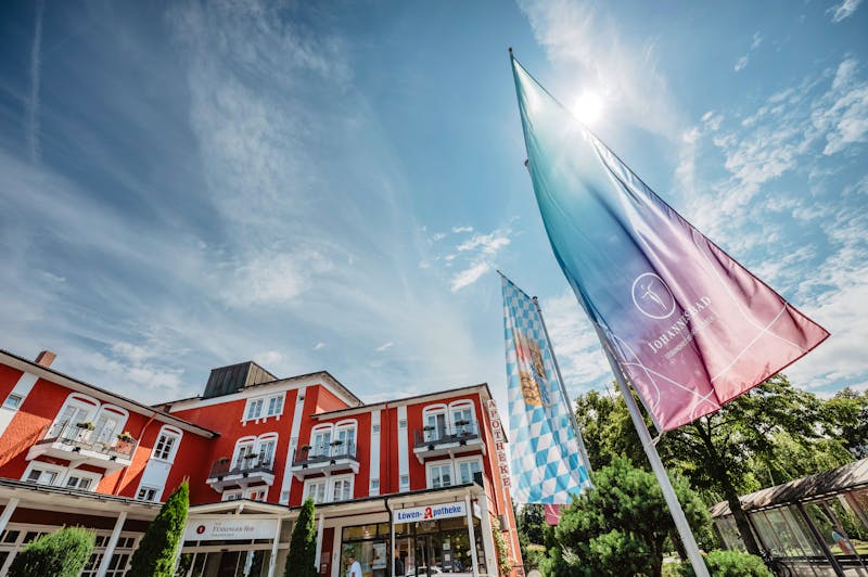 Bad Füssing  - Johannesbad Hotel Füssinger Hof  - Aussenansicht  Eingang  – ©Thomas Linkel Fotodesign  Franziskanerstrasse 43  81541 Munich   491728898932