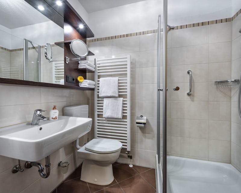 Bad Füssing - Johannesbad Hotel Füssinger Hof - Badezimmerbeispiel – ©Foto Atelier Wolkersdorfer