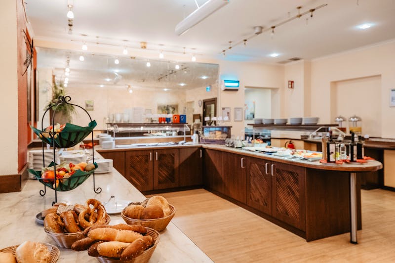 Bad Füssing - Johannesbad Hotel Füssinger Hof - Frühstücksraum  mit Frühstücksbuffet – ©Thomas Linkel Fotodesign  Franziskanerstrasse 43  81541 Munich   491728898932