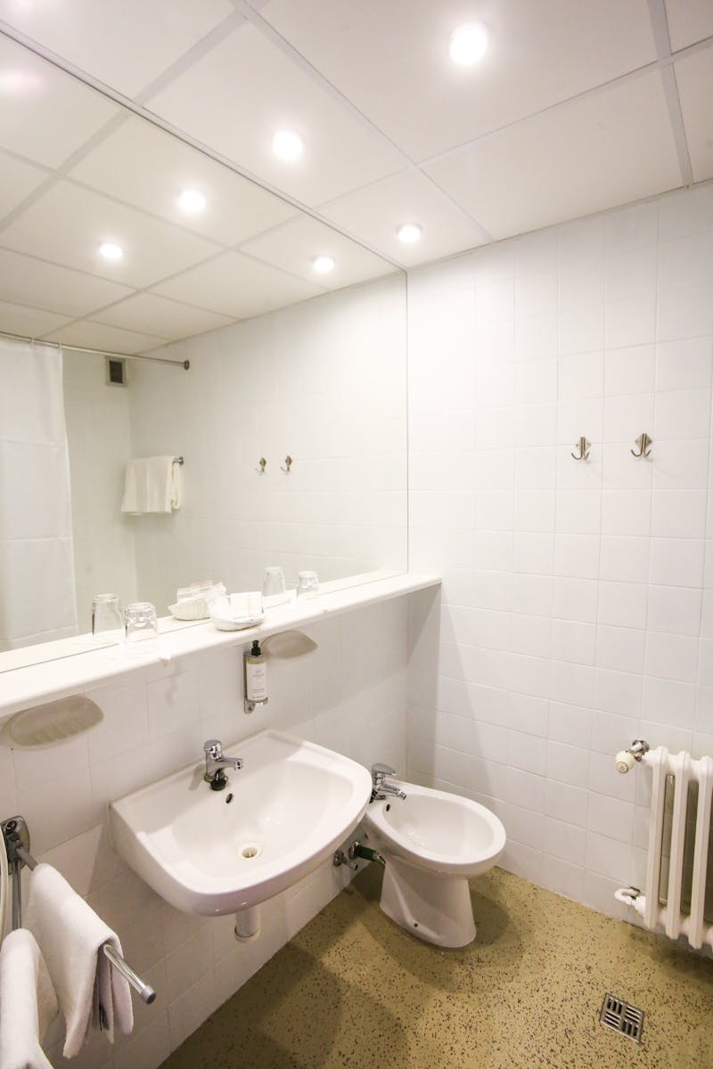 Flügel Grand Hotel in Piestany - Standard-Badezimmer – ©Lubos Bakyta
