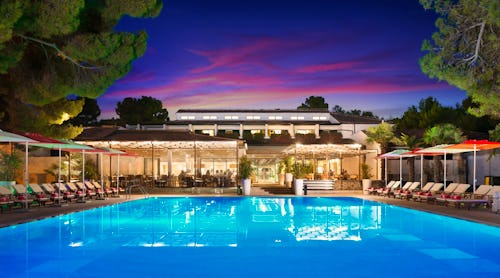 Galijot Plava Laguna Hotel mit Poolbereich – © 2025 Plava Laguna