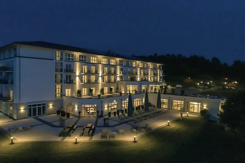 Victor's Residenz-Hotel Teistungenburg in Teistungen - Villa Nova bei Nacht - ©Victor's Residenz-Hotel Teistungenburg in Teistungen
