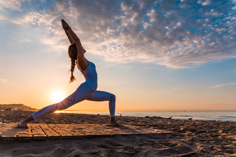 Yoga am Strand - ©Sergio - stock.adobe.com