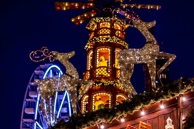Glasgow - Rentiere und flackernde Lichter auf dem Weihnachtsmarkt - ©JulietPhotography - stock.adobe.com