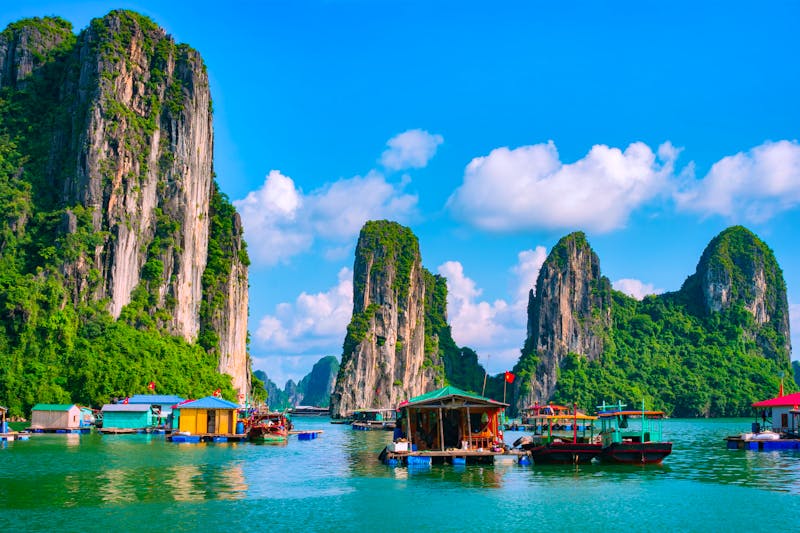 Schwimmendes Dorf in der Halong-Bucht - Vietnam - ©12ee12 - stock.adobe.com