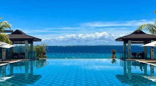 Crimson Resort and Spa Mactan - Infinitypool – © Crimson Resort and Spa Mactan