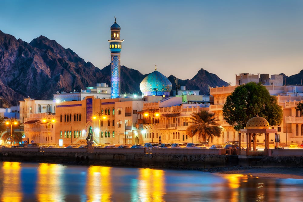 Muttrah in Muscat am Abend &ndash; &copy; Lukas - stock.adobe.com