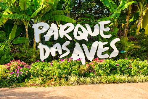 Eingangsschild im Vogelpark Parque das Aves &ndash; &copy; Helissa - stock.adobe.com