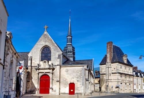 Kirche in Villers-Cotterêts &ndash; &copy; Bruno Bleu - stock.adobe.com