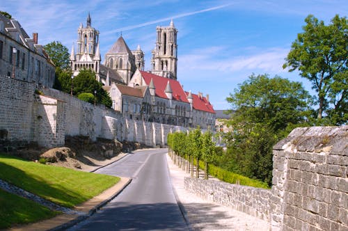 Laon in Nordfrankreich &ndash; &copy; Alexis BORG - stock.adobe.com