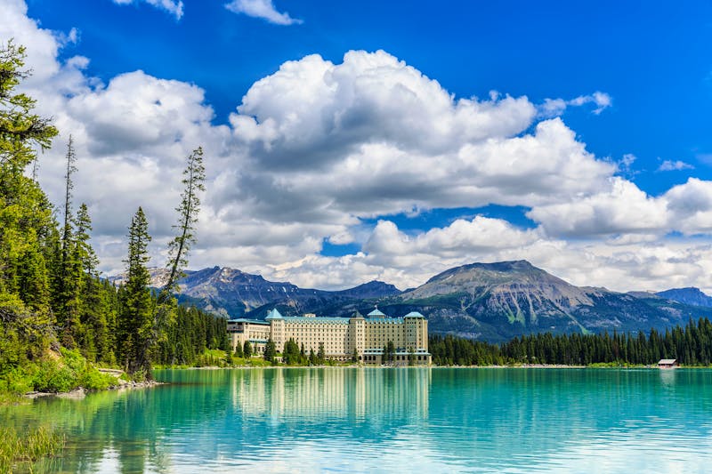 Chateau Lake Louise im Banff-Nationalpark - ©Ken Gillespie - stock.adobe.com