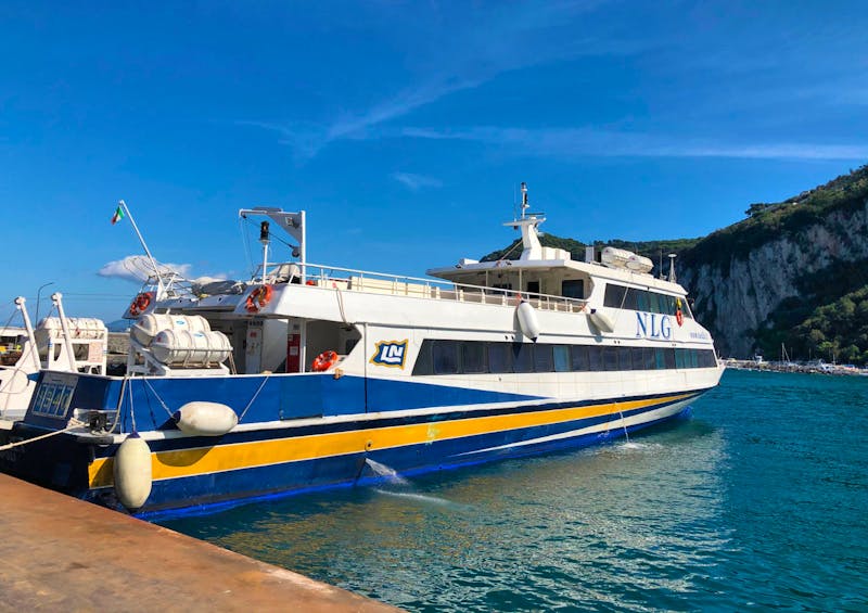 Fähre im Hafen Marina Grande - Capri - ©Thomas Mühlbauer - Eberhardt TRAVEL