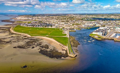 Galway in Irland &ndash; &copy; Alexey Zarodov - stock.adobe.com