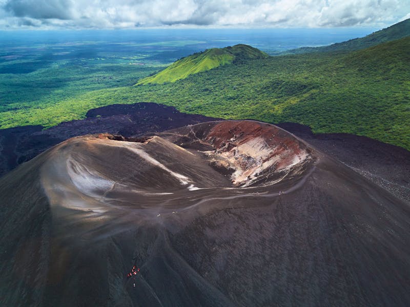 Blick auf einen Vulkankrater Cerro Negro  - ©PixieMe - stock.adobe.com