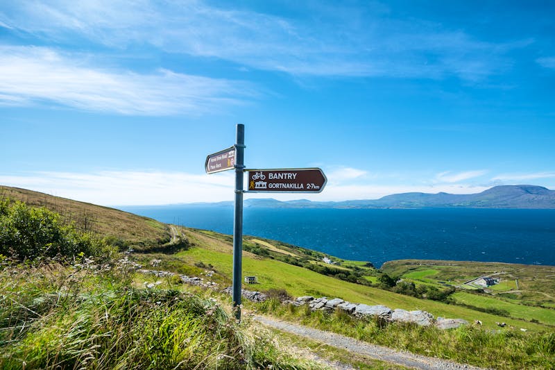 Bantry Bay am Wild Atlantic Way in Irland - ©phildarby - stock.adobe.com