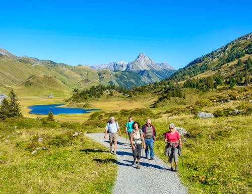 Wandergruppe in der Region Vorarlberg – © ARochau - stock.adobe.com