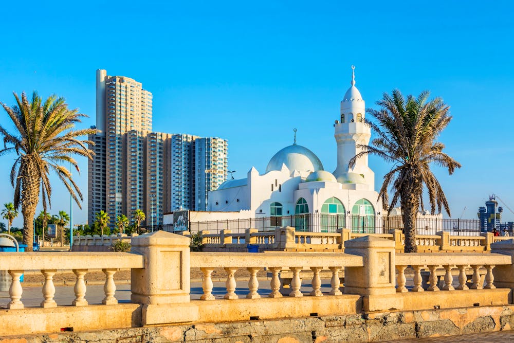 Al Rahmah Moschee an der Corniche in Jeddah &ndash; &copy; zz3701 - stock.adobe.com
