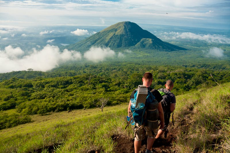 Vulkan El Hoyo und Blick auf den Vulkan Asososca in Nicaragua - ©eweleena - stock.adobe.com