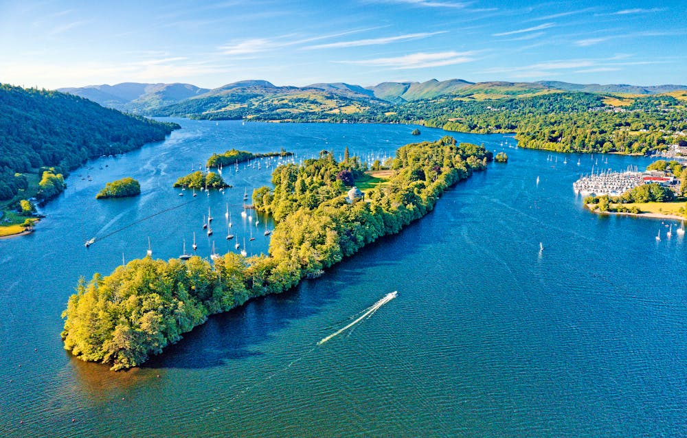 Lake Windermere im Lake District in Nordengland &ndash; &copy; © COPYRIGHT  DAVID LYONS