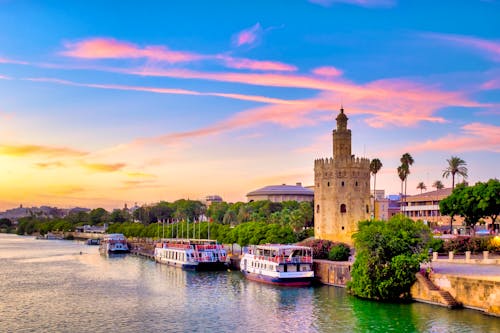 Sevilla - Torre del Oro am Fluss Guadalquivir &ndash; &copy; Only Fabrizio - stock.adobe.com