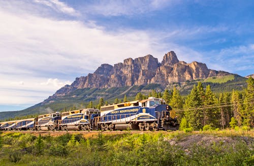 Rocky Mountaineer im Banff-Nationalpark &ndash; &copy; Rocky Mountaineer