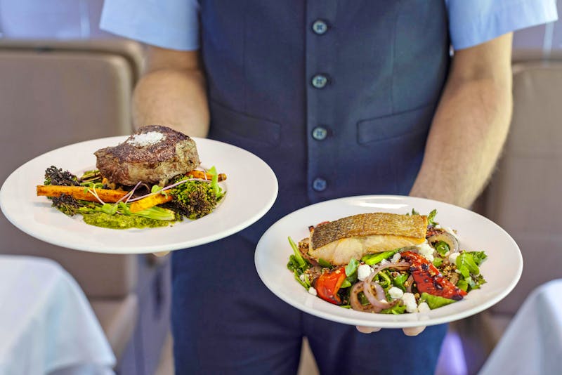 Zugfahrt mit dem Rocky Mountaineer - Essen im GoldLeaf Service - ©Rocky Mountaineer