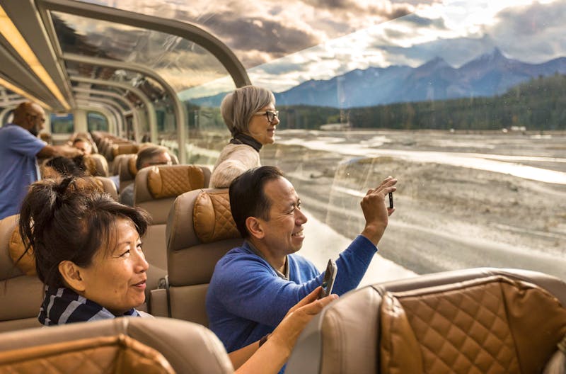 Rocky Mountaineer Panoramawagen im GoldLeaf Service - ©Rocky Mountaineer