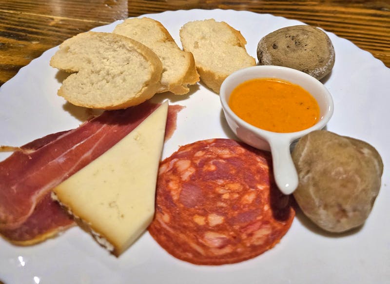 Tapas mit Mojo und Runzelkartoffeln auf Teneriffa - ©Bettina Langendörfer - Eberhardt TRAVEL