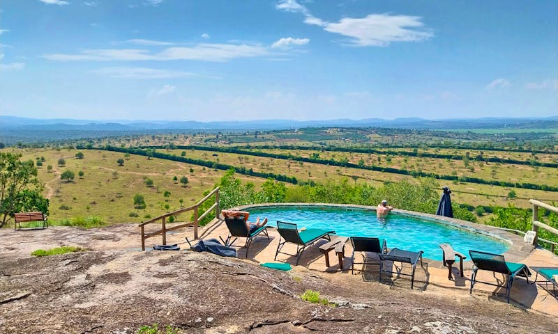 Rwakobo Rock Lodge in Uganda - Pool - ©Julian Bartsch - Eberhardt TRAVEL
