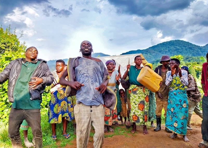 Tanz der Batwa-Pygmäen in Uganda - ©Julian Bartsch - Eberhardt TRAVEL