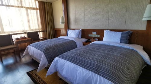 Zimmerbeispiel Jiangzi Nyangchu Manor House Hotel – © Jiangzi Nyangchu Manor House Hotel