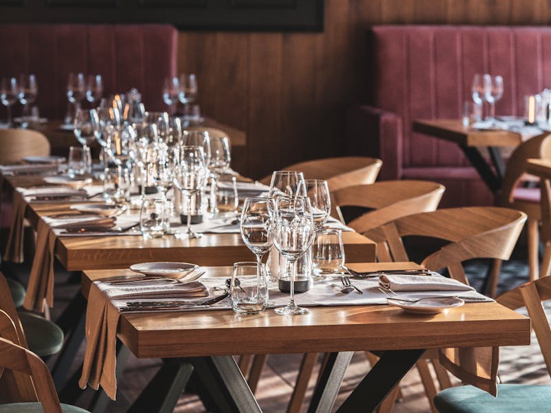 Restaurant im Forest Park Resort & Spa – ©65 0 77 0 65 0 78 0 73 0 84 0 65 0 32 0 83 0 84 0 85 0 68 0 73 0 79 0 32 0 75 0 82 0 69 0 65 0 84 0 89 0 87 0 78 0 69 0 0 0