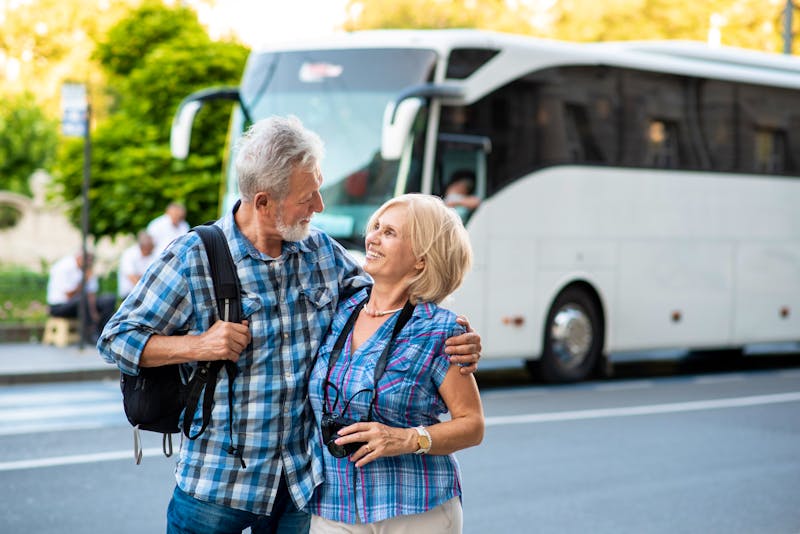 Reisen für Senioren mit dem Reisebus - ©Marko Rupena - stock.adobe.com