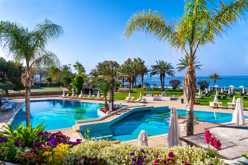 Athena Royal Beach - Poollandschaft - ©Constantinou Bros Athena Royal Beach Hotel