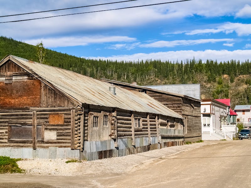 Blockhäuser aus der Goldrausch-Zeit in Dawson City  - ©Brian Scantlebury - stock.adobe.com