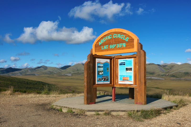 Überquerung des Polarkreises am Dempster Highway im Yukon Territorium - ©breitengrad66 - stock.adobe.com