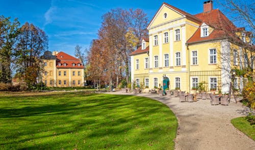Schloss Lomnitz in Niederschlesien &ndash; &copy; Marcin - stock.adobe.com