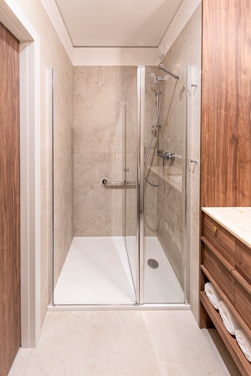 Badezimmer im SOFRA FIT & SPA Gesundheitsinstitut – ©IdeaSpa