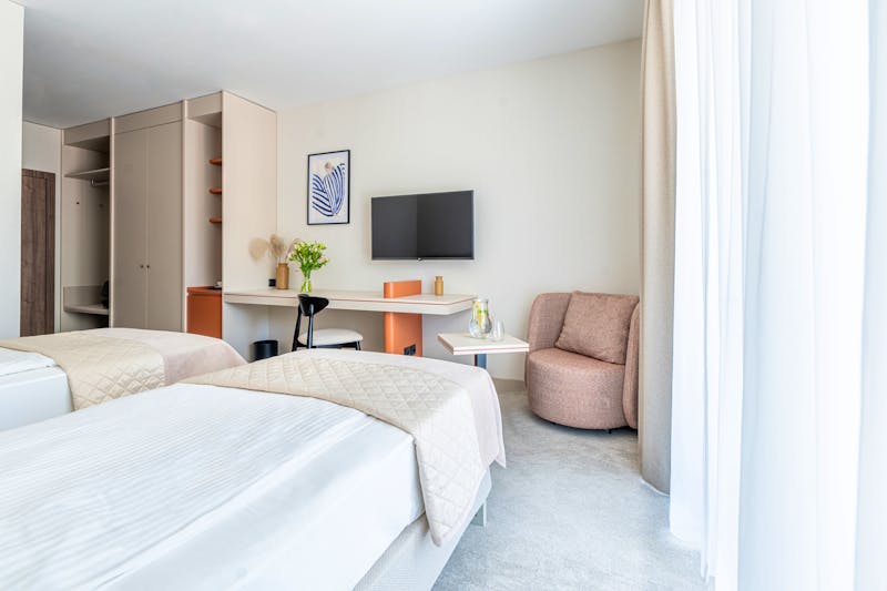 Zimmerbeispiel Doppelzimmer Premium SOFRA FIT & SPA Gesundheitsinstitut – ©IdeaSpa