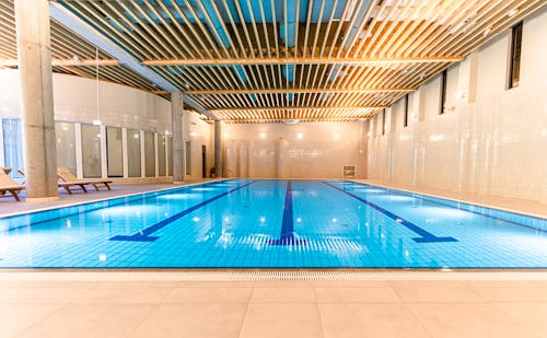 Schwimmbad im SOFRA FIT & SPA Gesundheitsinstitut &ndash; &copy; IdeaSpa