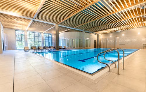 Schwimmbad im SOFRA FIT & SPA Gesundheitsinstitut &ndash; &copy; IdeaSpa