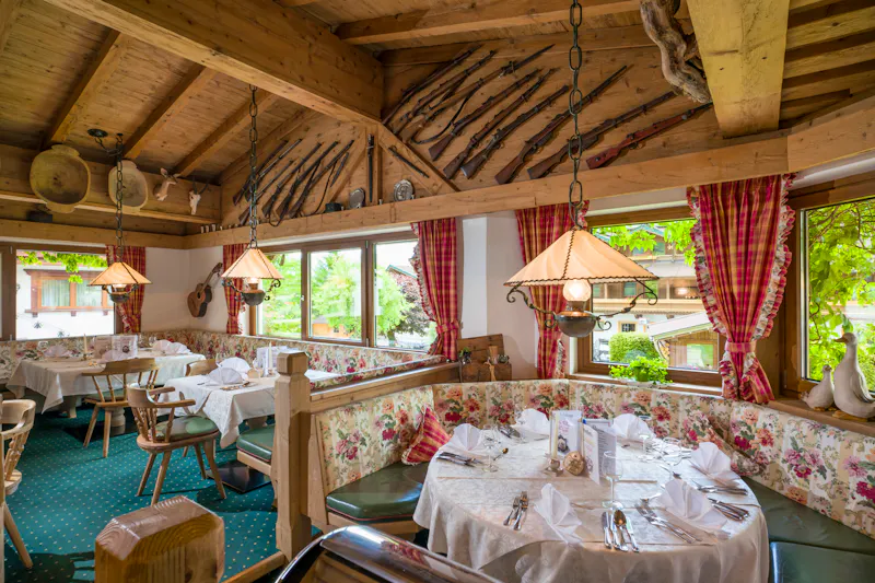 Hotel Rotspitz Gaststube &ndash; &copy;Hotel Rotspitz 