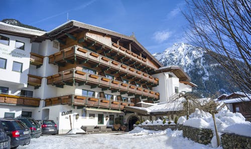 Hotel Rotspitz Winter aussen &ndash; &copy; Hotel Rotspitz 