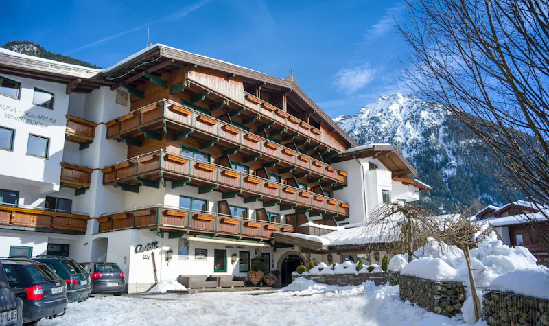 Hotel Rotspitz Winter aussen &ndash; &copy;Hotel Rotspitz 