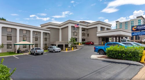Comfort Inn & Suites Nashville Downtown - Stadium Hotelgebäude – © 2025 Choice Hotels International, Inc.