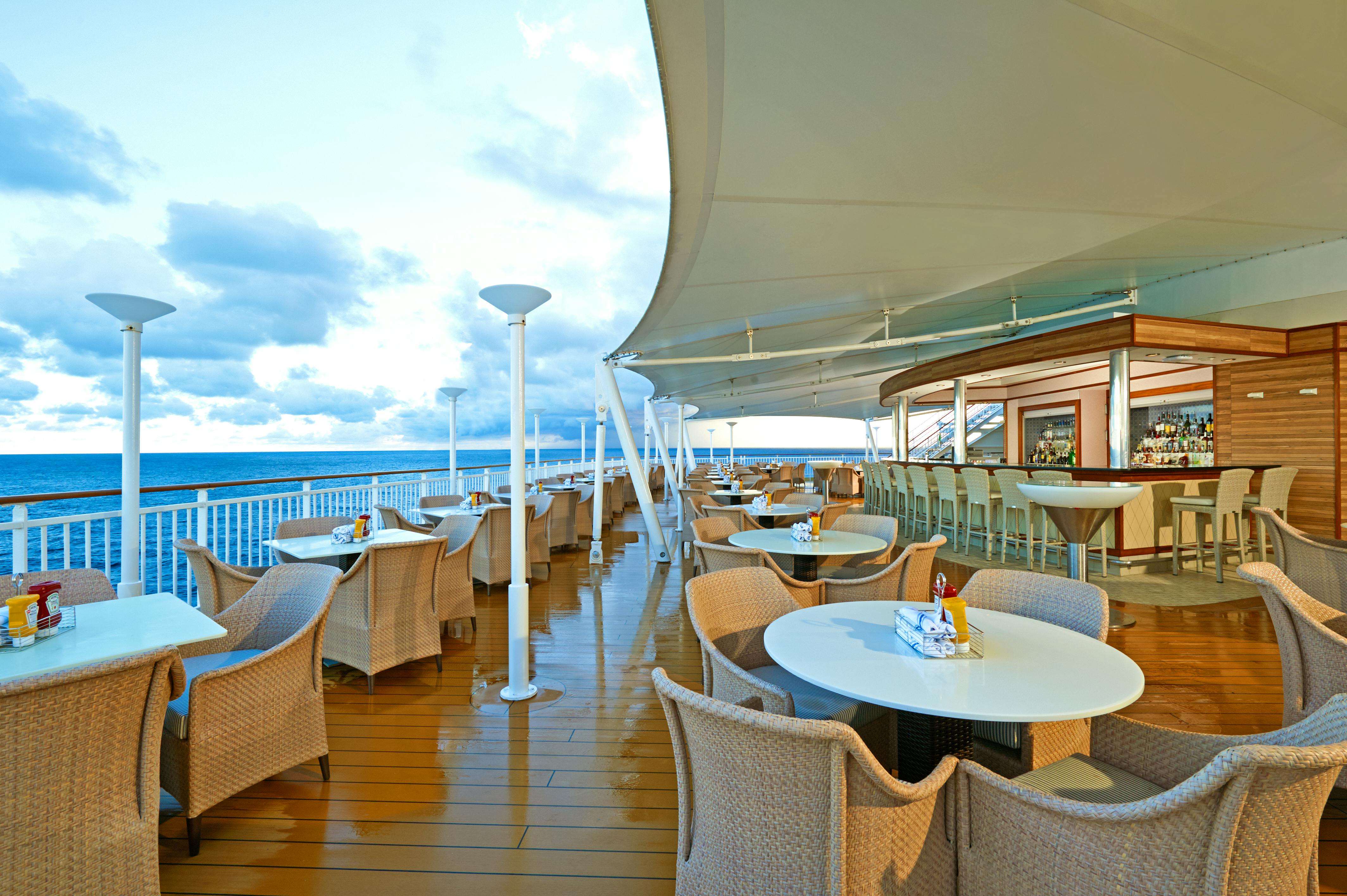 NCL Kreuzfahrtschiff Norwegian Gem - Outdoor Bar&nbsp;&ndash;&nbsp;&copy;&nbsp;Rick Diaz Photography - Norwegian Cruise Line