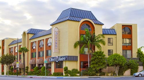 Coast Burbank Hotel - Hotelgebäude – © 2020 - 2025 Coast Hotels Limited.
