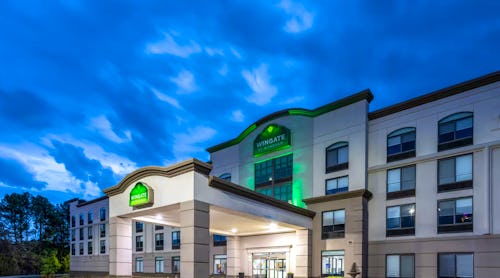 Wingate by Wyndham Atlanta Hotelgebäude – © 2025 Wingate Inns International Inc