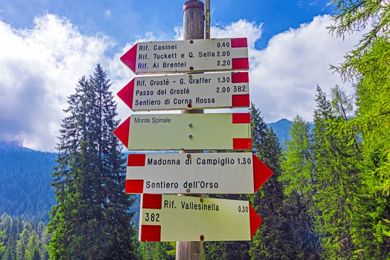 Wanderwege nach Madonna di Campiglio und Vallesinella Wasserfälle - ©murasal - stock.adobe.com